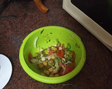 Foto del paso 2 de la receta: Bocadillo de pechuga empanada, ensalada, huevo duro y mayonesa