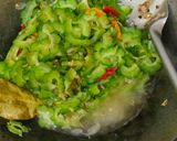 Foto langkah ke 3 dari resep Oseng Pare Udang Rebon.