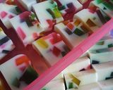 Foto langkah ke 5 dari resep Puding Marmer ala Agip Riani.
