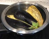 Foto del paso 1 de la receta: Berenjenas rellenas de merluza y gamba