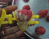 नारळ गुलकंद मोदक (naral gulkand modak recipe in marathi) रेसिपी स्टेप 5 फोटो