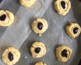 Foto del paso 5 de la receta: Keto - Cookies de coco y cheesecake con frutos rojos