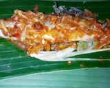 Foto langkah ke 7 dari resep Pepes Ikan Belanak Sambal Pencit (Mangga Muda).