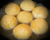 Foto langkah ke 7 dari resep Roti goreng montok tanpa ulen dan tanpa mixer ekonomis.