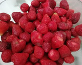 Foto del paso 2 de la receta: Torta esponjosa con frutillas 🍓🍓