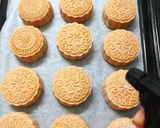Hình bước làm 8 của món Bánh Trung Thu Nhân Đậu Xanh Sầu Riêng Trứng Muối