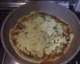 Foto langkah ke 10 dari resep Pizza tipis teflon/oven.