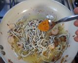 Foto del paso 4 de la receta: Revuelto de quinoa con gulas y espárragos verde en conserva