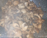 Foto del paso 4 de la receta: Crema de champiñones y portobellos con pollo