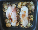 Foto del paso 7 de la receta: Merluza con calabacín al horno