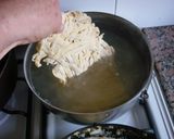 Foto del paso 10 de la receta: TALLARINES CINTA CON SALSA DE GIRGOLAS (HONGOS)