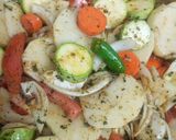 صورة لخطوة 2 من وصفة صينية خضار بالفرن 🍅🥔🥕🫑
