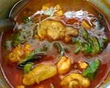 รูปขั้นตอนการทำที่ 6 ของ แกงพริกไก่ใส่ใบรา