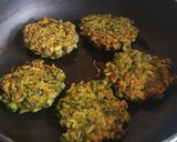 A picture of step 3 of Puffed rice and palak vade.