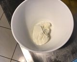 Une image de l'étape 2 de Canapés de saumon fumé,crème,aneth et tomates sur pain polaire.