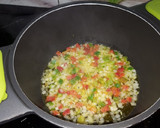 Foto del paso 2 de la receta: Chipirones rellenos de langostinos en salsa
