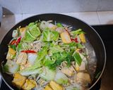 Foto langkah ke 3 dari resep Tumis Tahu Toge & Sawi.