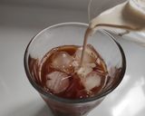 Foto langkah ke 4 dari resep Iced London Fog Tea Latte.