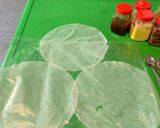 Hình bước làm 2 của món Bánh Tráng Phơi Sương Cuốn Trứng Lòng Đào