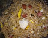 Foto langkah ke 5 dari resep Nasi Goreng Sajiku sosis telur orak arik.