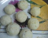 A picture of step 3 of White coconut balls.