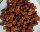 A picture of step 1 of Masala peanuts.
