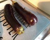 Une image de l'étape 1 de Courgettes et aubergines au soja et sésame (avec piments verts grillés).
