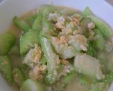 Foto langkah ke 6 dari resep Tumis Oyong Oriental Renyah Bawang Putih.