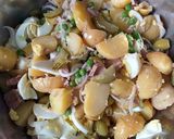 Foto del paso 9 de la receta Ensalada templada de patatas con langostinos y atún en conserva
