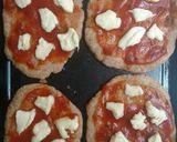 Foto del paso 5 de la receta: Pizzetas Margarita con masa integral