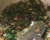 A picture of step 6 of Methi Mushrooms.