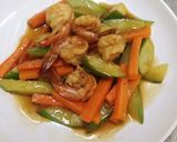 รูปขั้นตอนการทำที่ 4 ของ กุ้งผัดแตงกวา