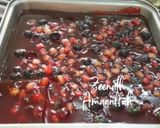 A picture of step 4 of Fruits And Jello Cake.