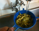 Foto del paso 3 de la receta: Piel de naranja confitada