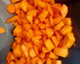 A picture of step 1 of Carrot and pineapple juice.