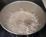 Foto del paso 6 de la receta: Mar y montaña gamba y salchicha con seta camasec y yema escaldada