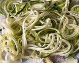 Foto del paso 1 de la receta: Spaghettis de calabacín y salsa pesto
