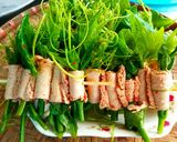 Hình bước làm 1 của món Sườn non chay cuốn đọt su