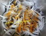 عکس مرحله 1 از دستور ماهی کیلکا سوخاری