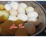 A picture of step 2 of Anday Aloo Ka Salan.