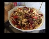 Une image de l'étape 4 de Salade de maccheronis betteraves tomates mozzarella et cornichons américains au thon.
