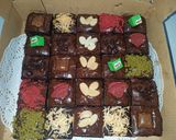 Foto langkah ke 10 dari resep Fudgy Brownies sekat.