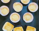 Foto langkah ke 4 dari resep Vanilla Cupcakes ala Crafty Science.