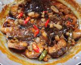 Hình bước làm 3 của món Cá lóc kho tiêu với tép mỡ