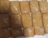 Foto del paso 4 de la receta: Tarta de galletas, chocolate y natillas