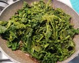 Foto del passaggio 4 della ricetta Linguine con salsicce e friarielli