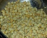 A picture of step 1 of American crispy corn chat.