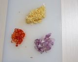 Foto langkah ke 1 dari resep Tumis touge / toge simple pedas.