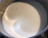 Une image de l'étape 1 de Crèmes aux œufs café noix de coco et éclats de café.