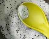 Foto langkah ke 1 dari resep Agar-Agar Susu Selasih.
